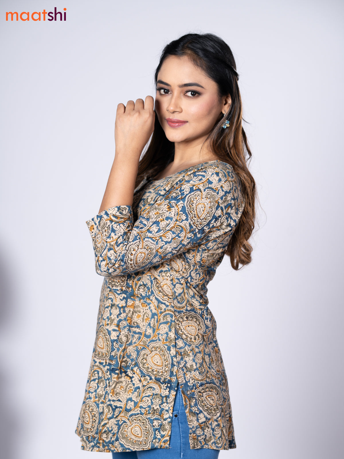 Kalamkari cotton short kurti blue and beige with allover prints & lace work neck pattern without pant