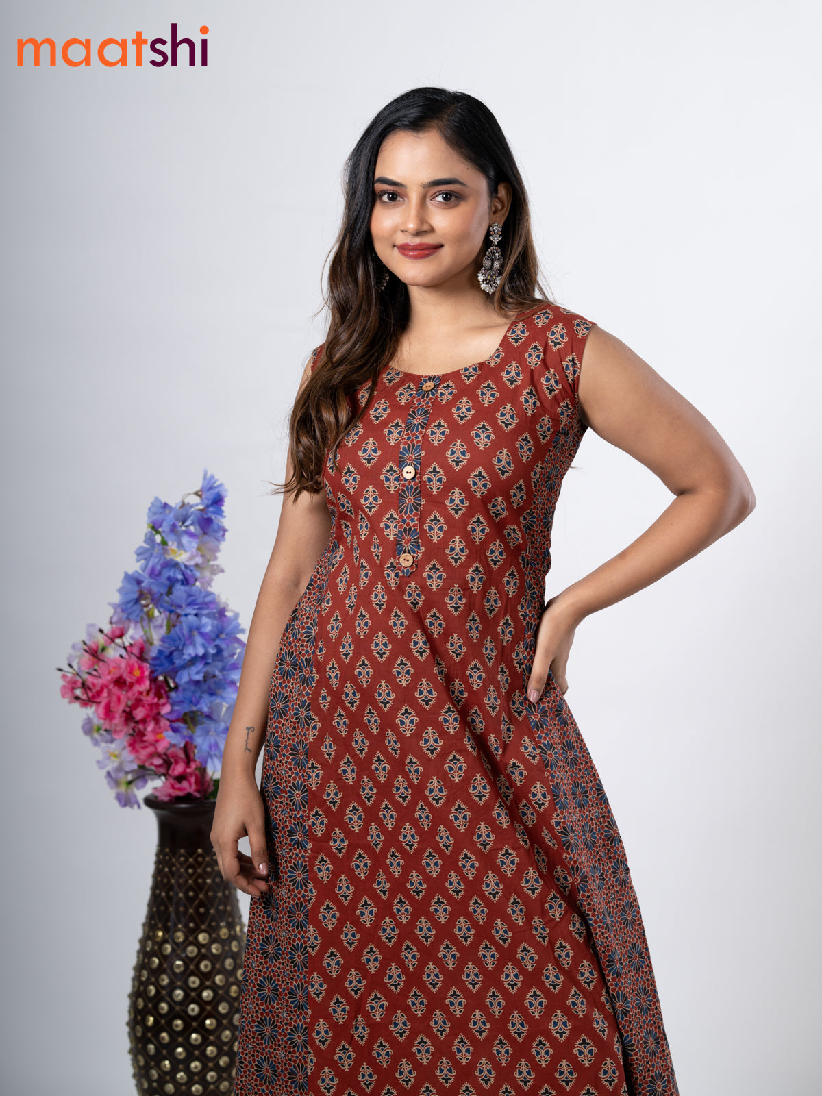 Cotton anarkali kurti maroon with allover butta prints & simple neck pattern without pant - sleeve attached