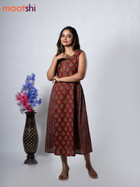 Cotton anarkali kurti maroon and with floral butta prints without pant