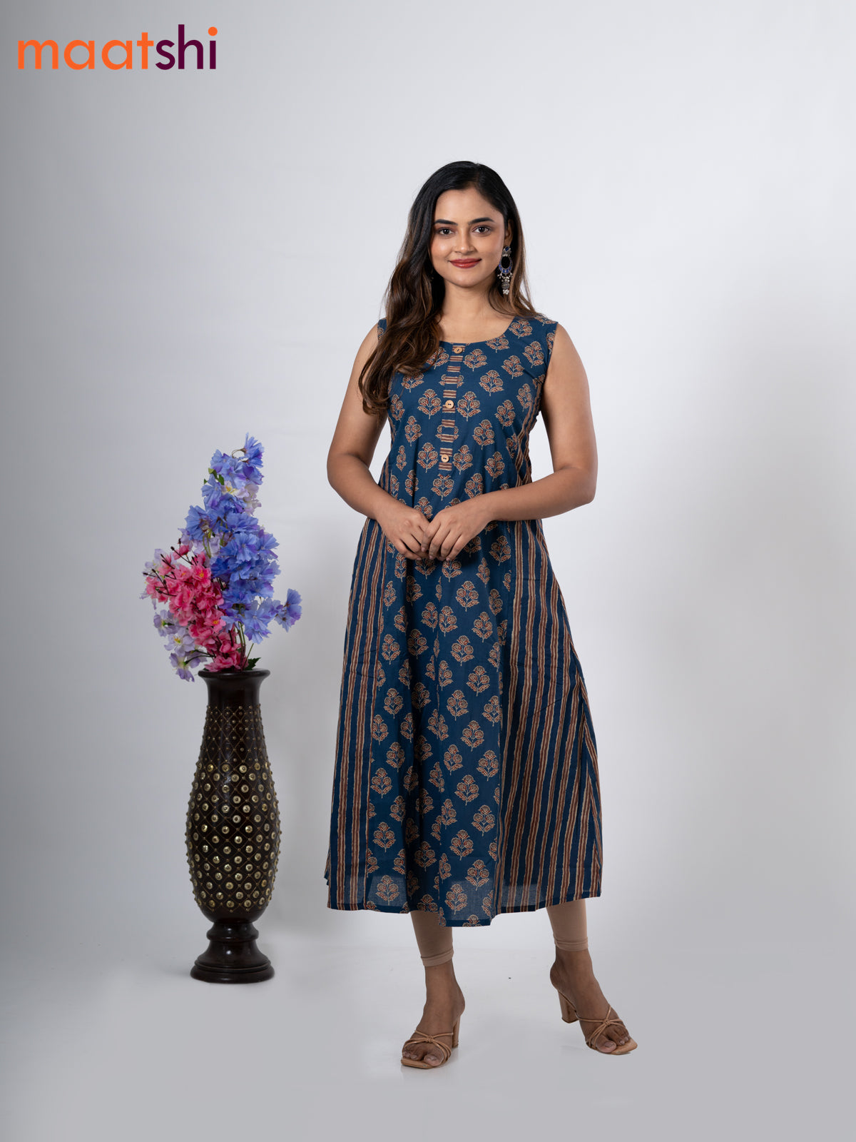 Cotton anarkali kurti blue and with floral butta prints without pant