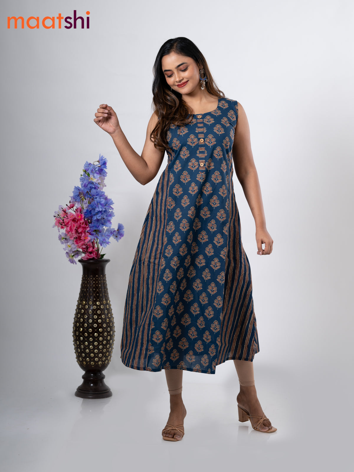 Cotton anarkali kurti blue and with floral butta prints without pant