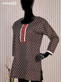 Cotton readymade short kurti black and maroon with allover butta prints & simple neck pattern without pant