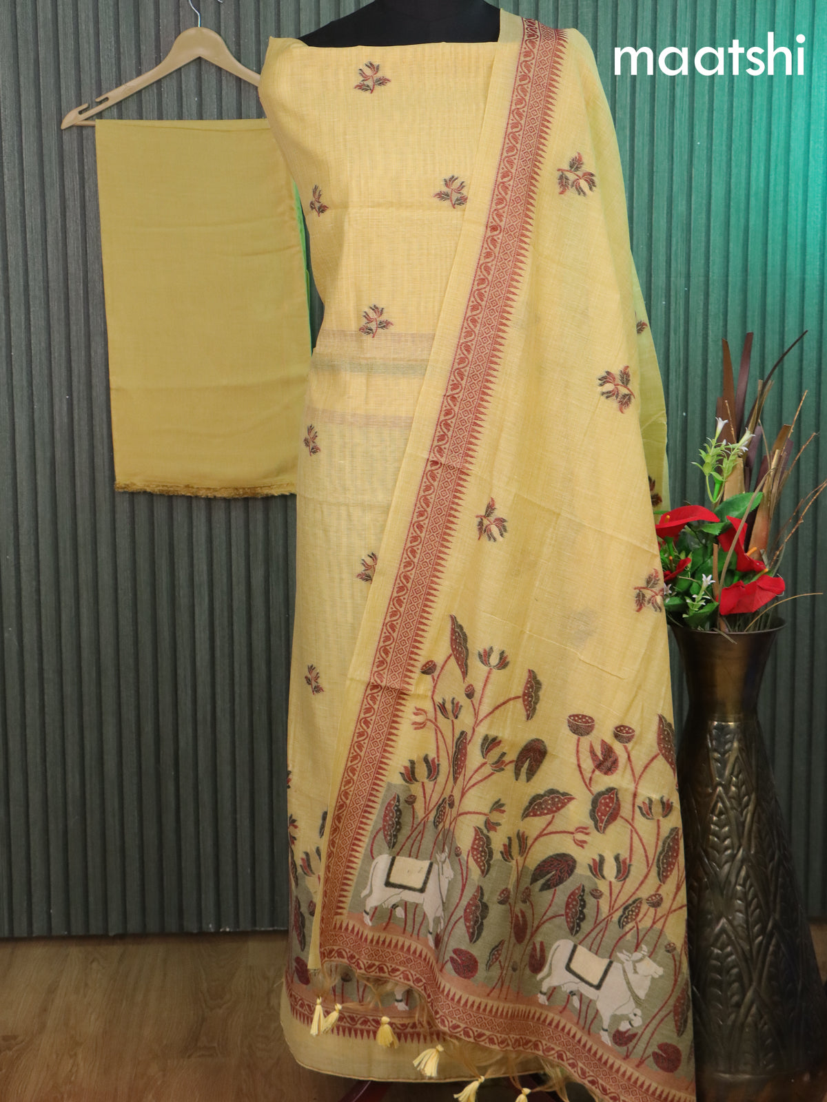 Munga cotton dress material pale yellow with thread & zari woven floral buttas and bottom & thread woven pichwai dupatta